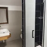 Tomazici krevet i doručak