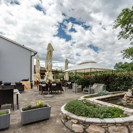 Bed And Breakfast Tomazici Bed & Breakfast Santalezi