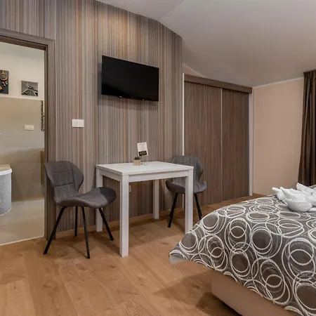 Bed & Breakfast Tomazici Santalezi