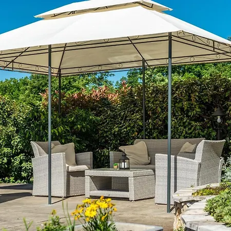 Bed & Breakfast Tomazici Santalezi